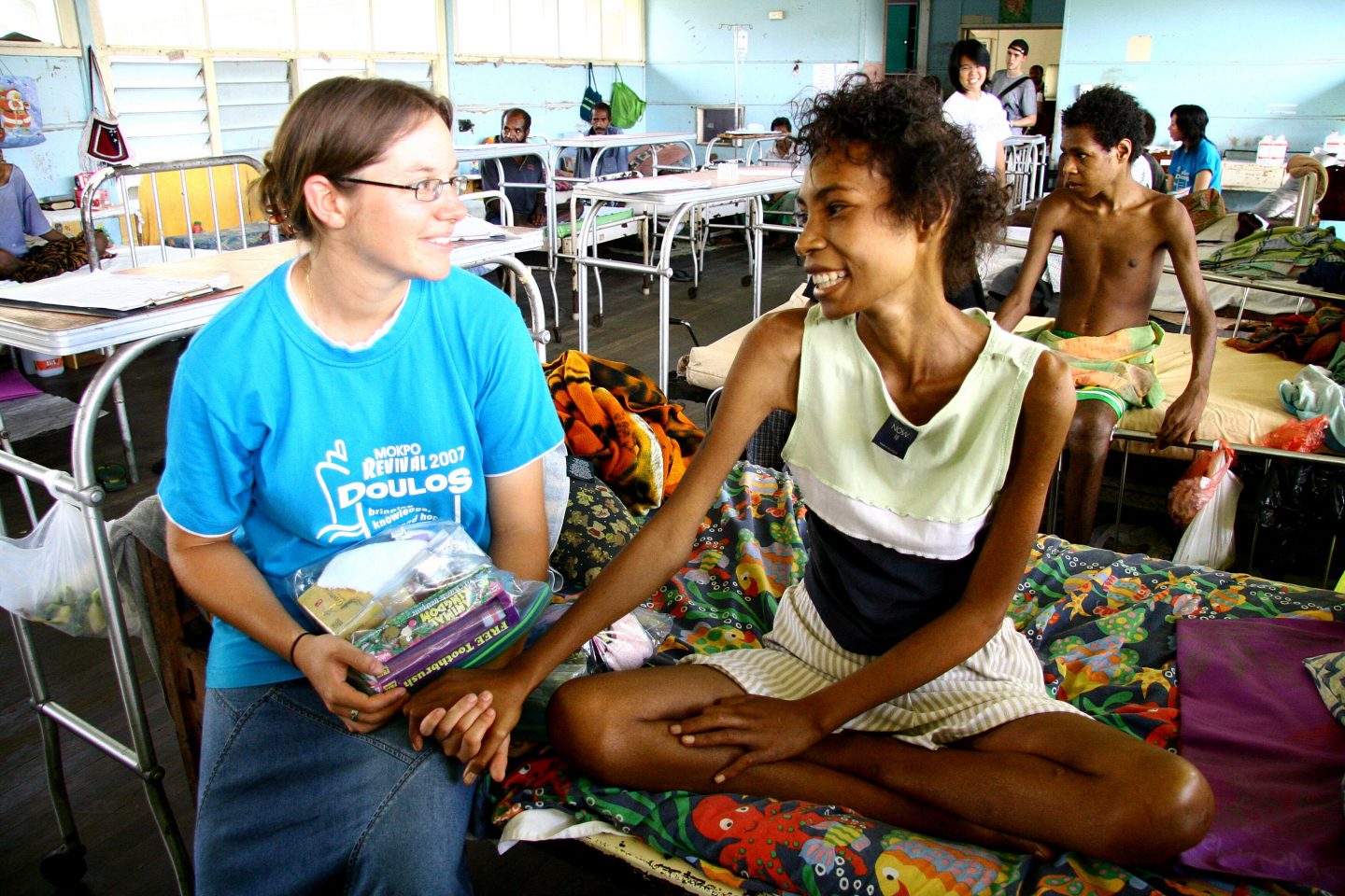 Sandrine Ray (CH) spends time with a woman with leukaemia during the Doulos visit to Lae, PNG in 2008. Photo by Ester Caruso.