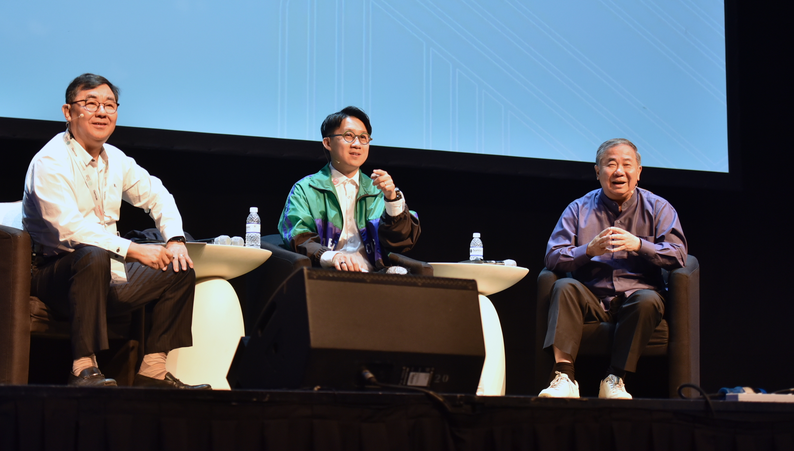Dr Freddy Boey, Jeff Cheong and moderator, John Ng (from right to left) at the plenary dialogue of the 2019 Eagles Leadership Conference. (Photo courtesy of ELC Media Team)