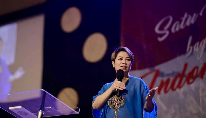 One of the biggest lesson that Desi learned during her time at MasterChef Indonesia is not to dwell on negative thoughts but to meditate on the truth that is found in God's word. She frequently speaks at churches around Indonesia, sharing her testimony.