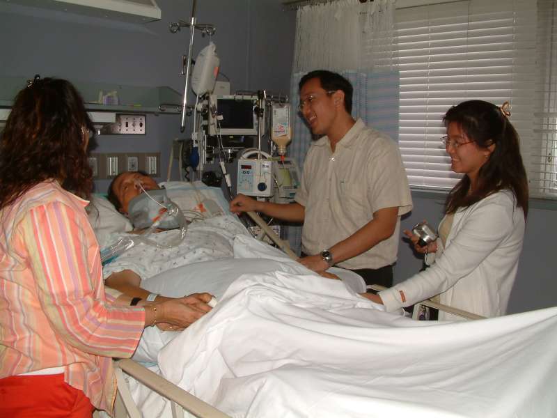 As his father lay sedated in the hospital bed, Ps Ling and other family members would gather around him to sing worship songs. Photo courtesy of Ling Kin Yew.