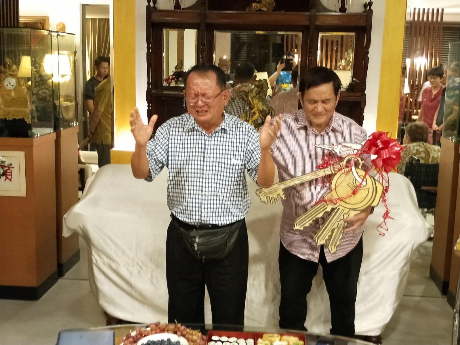 Ps Tan Hock Seng (left), together with Ps Philip, praying and thanking God for helping THP to secure a permanent home. Photo from Ps Philip Chan's Facebook.