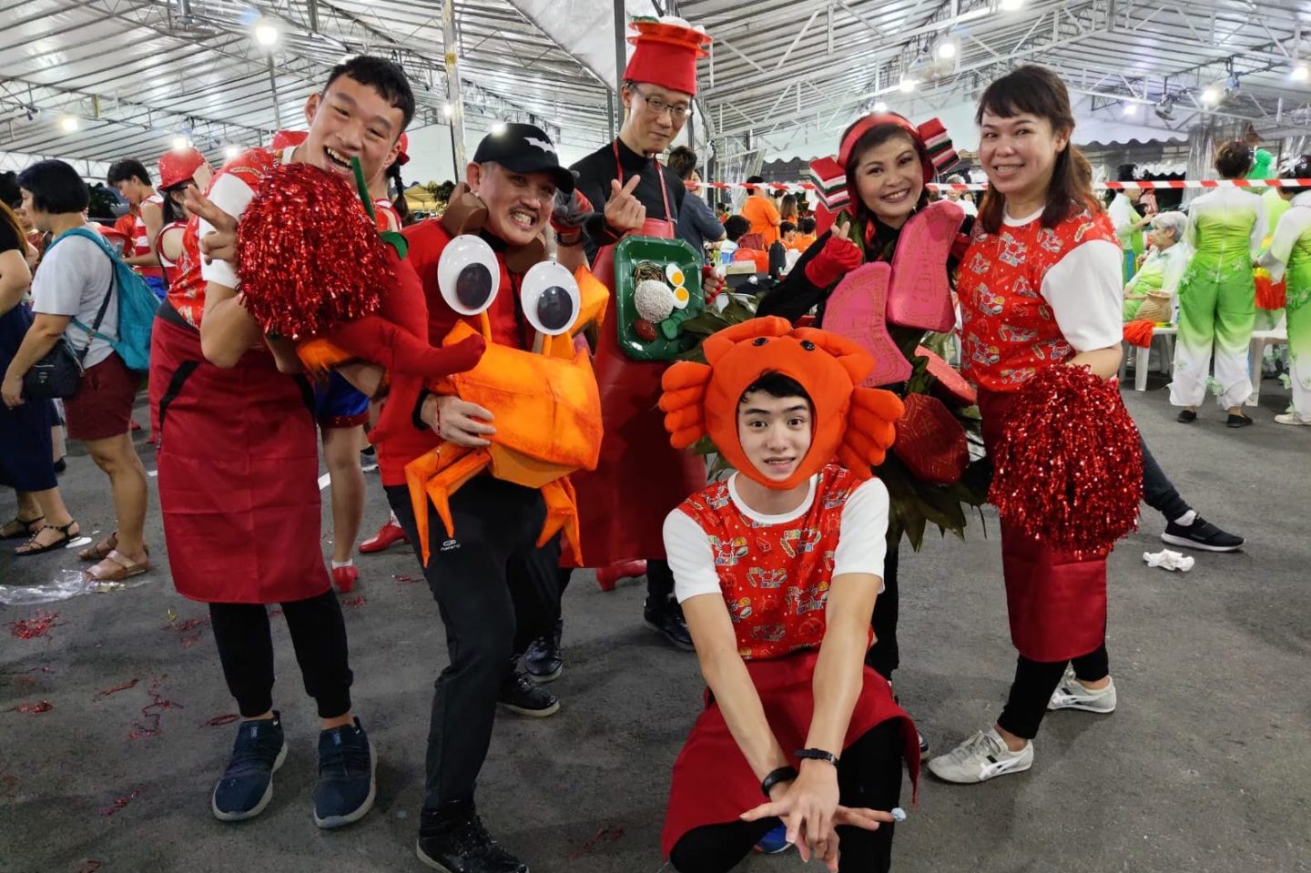 The group will be sporting red tshirts designed by the Singapore Fashion Runway (SFR) featuring drawings of chili crab, satay, kueh lapis and curry puffs, and costumes of chili crab, ang ku kueh and even nasi lemak. 