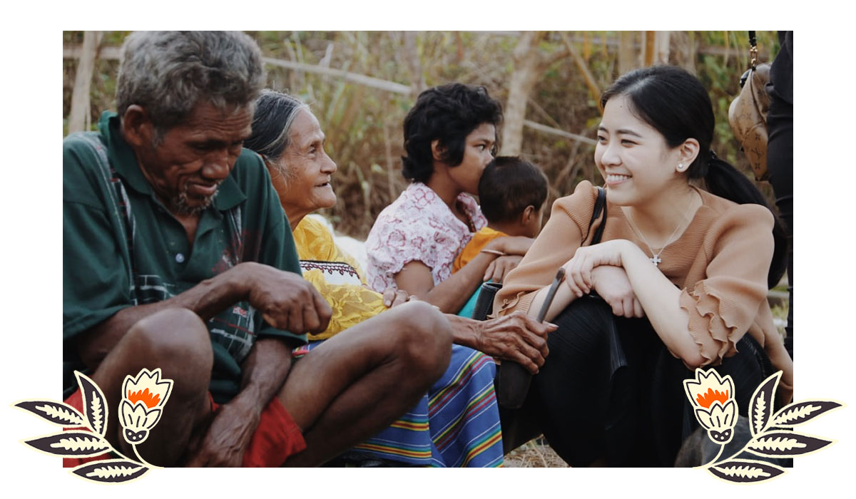 Jessica, with some villagers in East Nusa Tenggara, the poorest of Indonesia’s 34 provinces, where a community library was built with Rp 156 million (S$15,100) that she had raised from her 24th birthday.