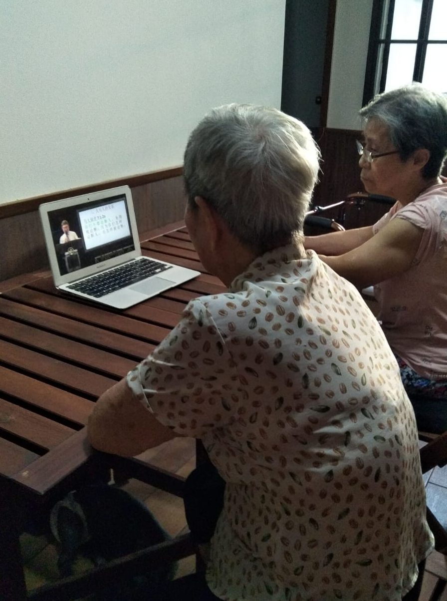 With the help of their children, some elderly folk have managed to watch the online services. Photo courtesy of BBTC.