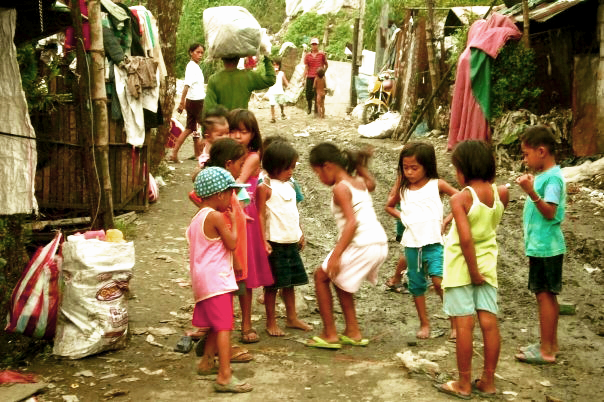 Children playing in a village in Patayas, a poverty-stricken district in the north of Metro Manila, the Philippines. Tens of thousands of families have had to go without food after the government ordered the country into a lockdown on March 16. Photo by Ironchefbalara on Flickr.