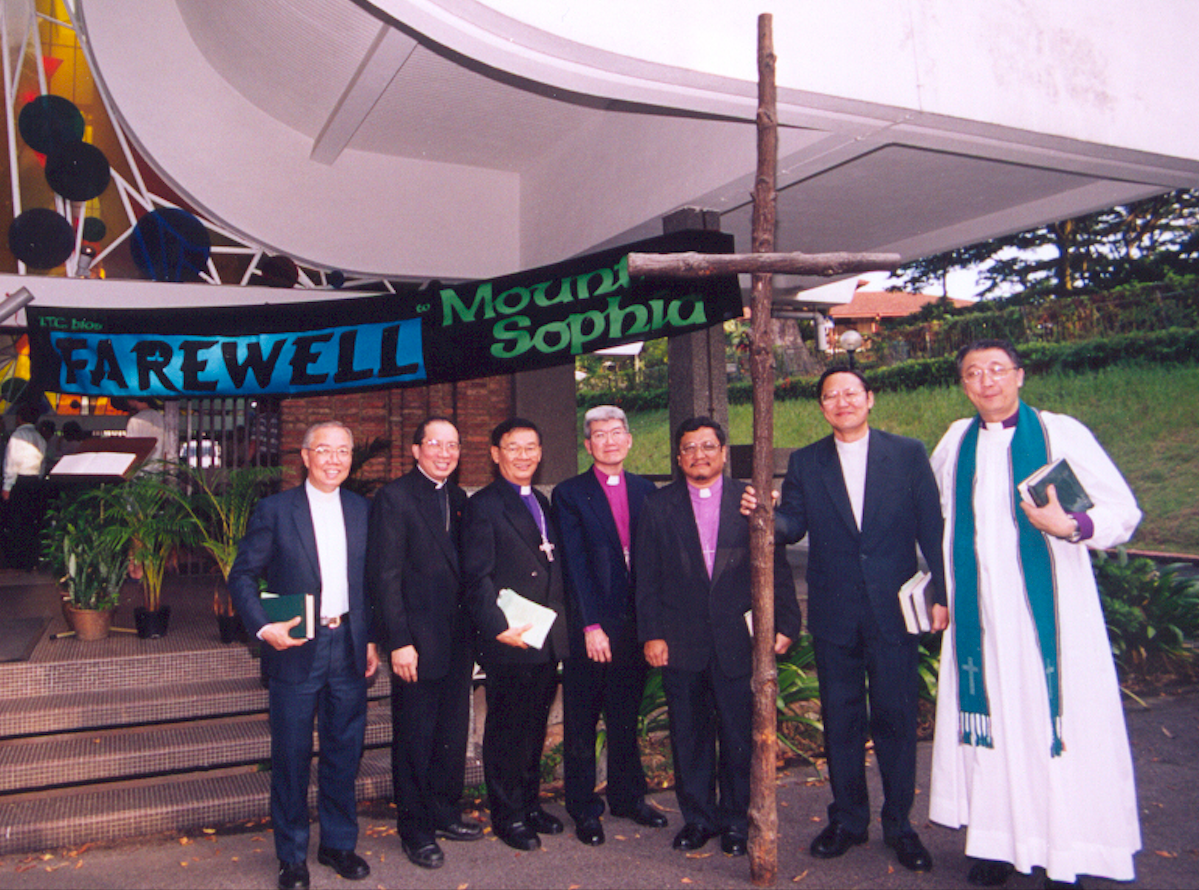 Holding up the cross is Rev Dr Ngoei (second from right) after the deconsecration ceremony at Mount Sophia in 2001, just shortly after Rev Ngoei became principal. TTC is now located at Upper Bukit Timah Road where it has been since the move from Mt Sophia.