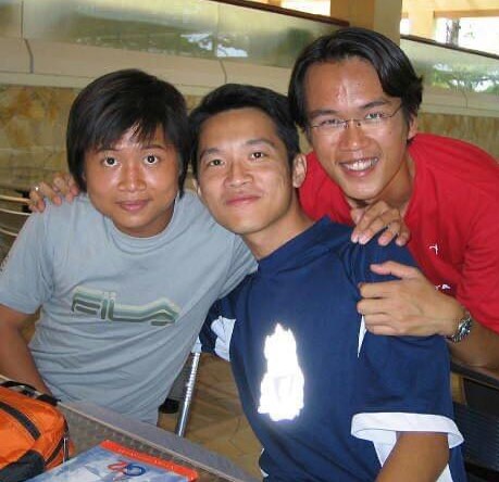 (Left to right) Wang Guanghan, Adrian Ong and Chong Ee Jay in their varsity days at the Engineering Faculty of NUS. Photo courtesy of Chong Ee Jay.