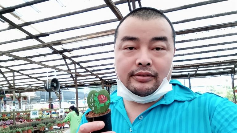 Chef Huang Zhongzhu cheated death thrice, got hurt so badly at work he could not work and nearly killed himself, but he says he has learnt to praise God through it all. All photos courtesy of Huang Zhongzhu.