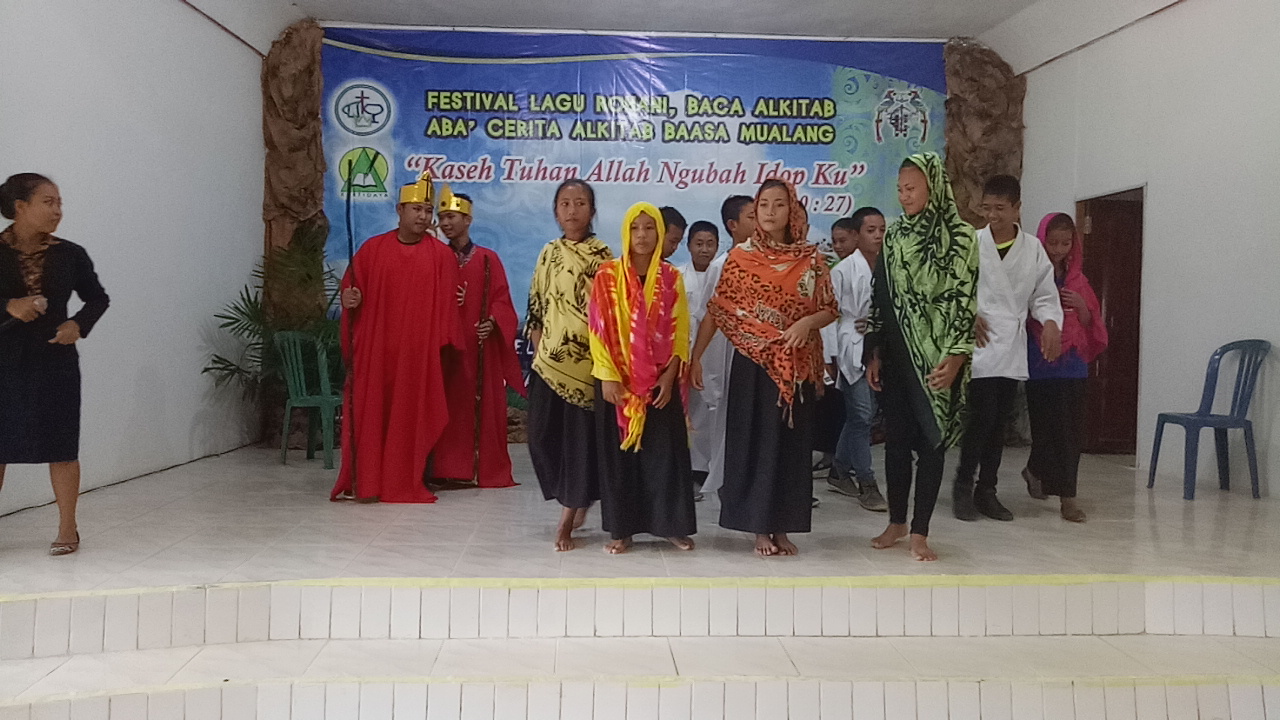 The community was so excited to have Scripture in their language that they put up a whole skit on Jesus raising Lazarus from the dead, when they were only required to narrate the story. Photo courtesy of Kartidaya.