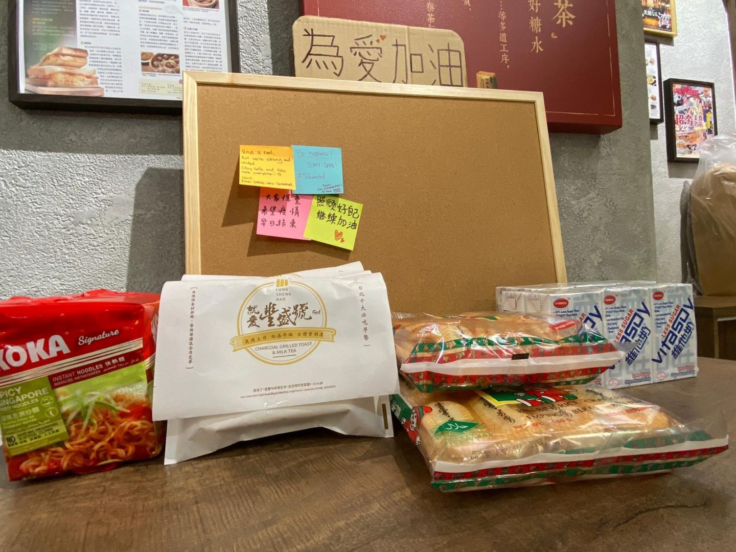 The food corner Tan set up during the Circuit Breaker became a heart-warming community project. Apart from the bread from Fong Sheng Hao that was left for passers-by, people would contribute encouraging notes as well as food from their home.