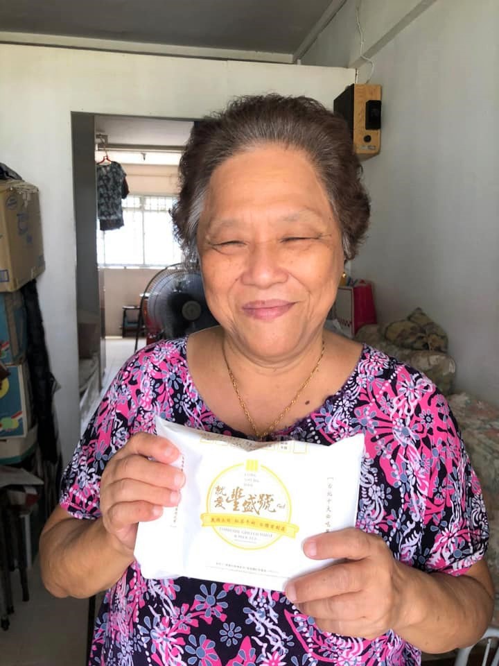Fong Sheng Hao also partnered  Lions Befriender  in May and July 2021 to give out their toasted sandwiches to the elderly