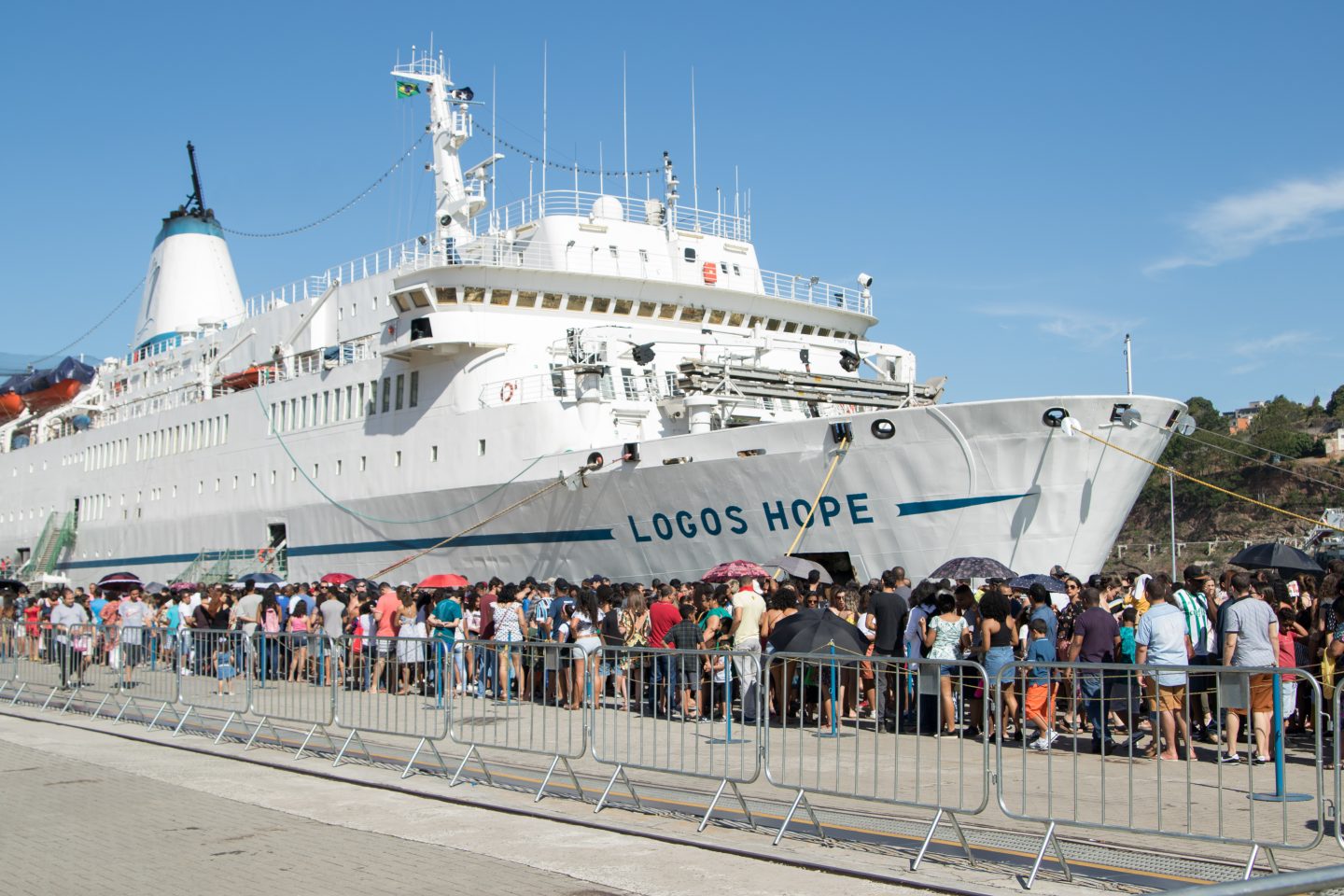 Visitors at Vitória, Brazil waiting on the quayside to enter the ship’s bookfair. Photo by Camille Patureau (OM Ships).