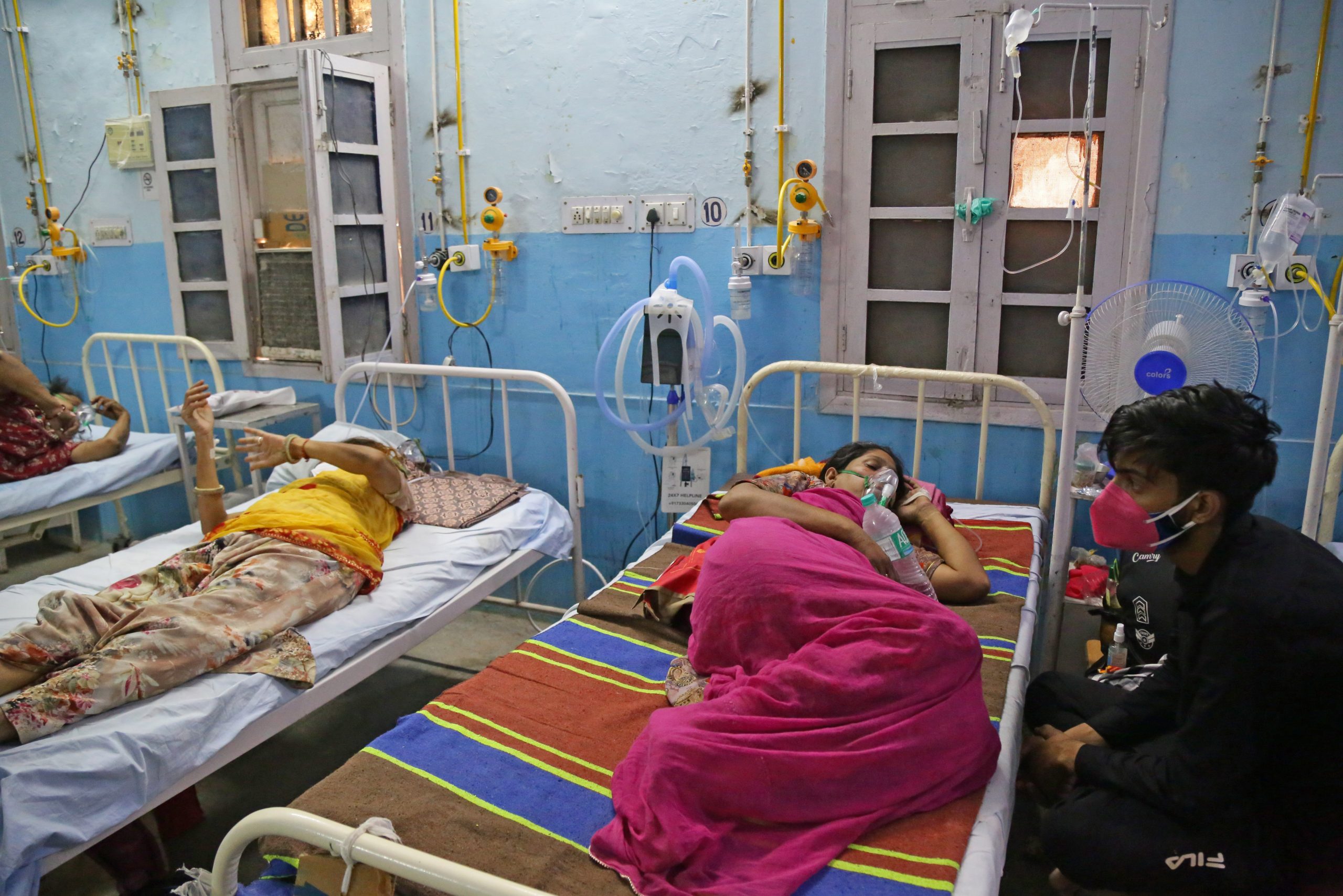 COVID patients receives treatment in Corona ward at Government Hospital, amid shortage of oxygen and beds due to surge in covid cases in Beawar. Photo by Sumit Saraswat/ Shutterstock.com.