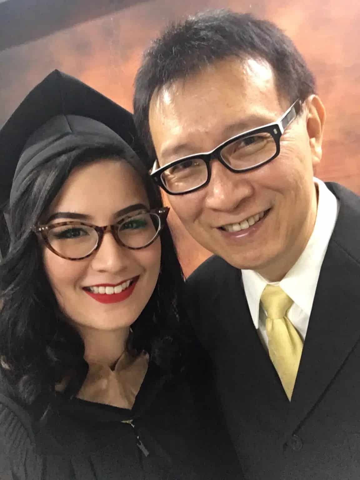 Lou Peixin with her father on her graduation