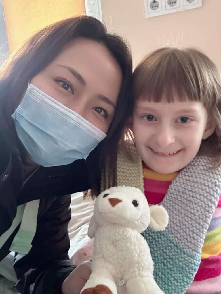 Ukrainian girl Natalia, 6, with Singaporean Lam Bao Yan. Natalia has cancer.